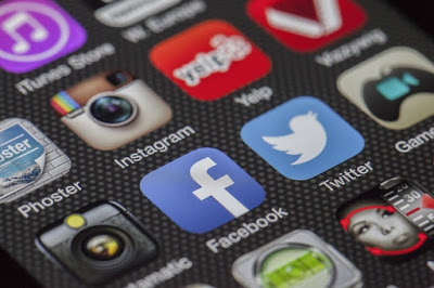 YouTube, Whatsapp, Messenger, itunes, facebook, phoster, instagram, yelp, games