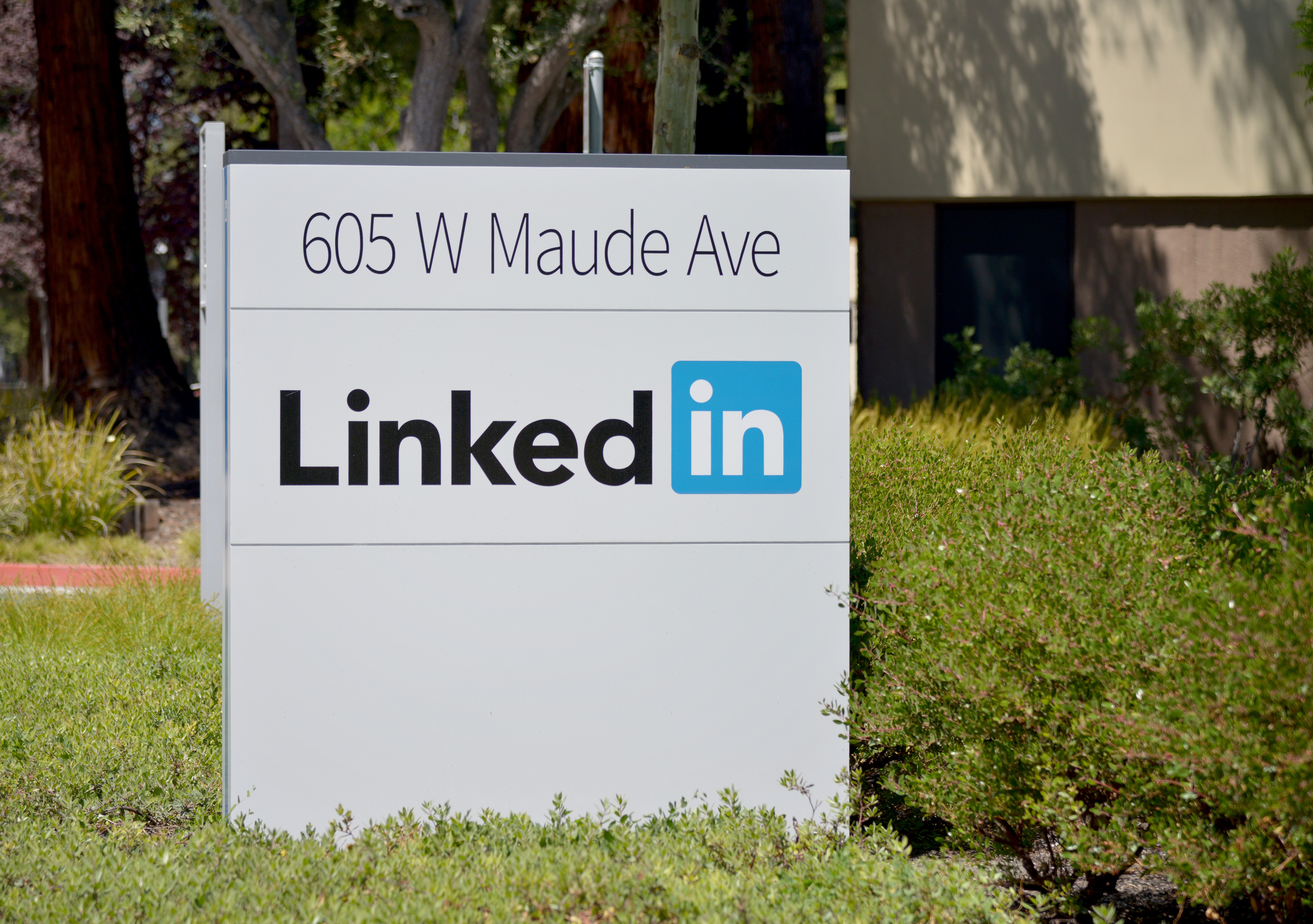 Lullar com profile search by email with a picture of LinkedIn, 605 W Maude Ave address